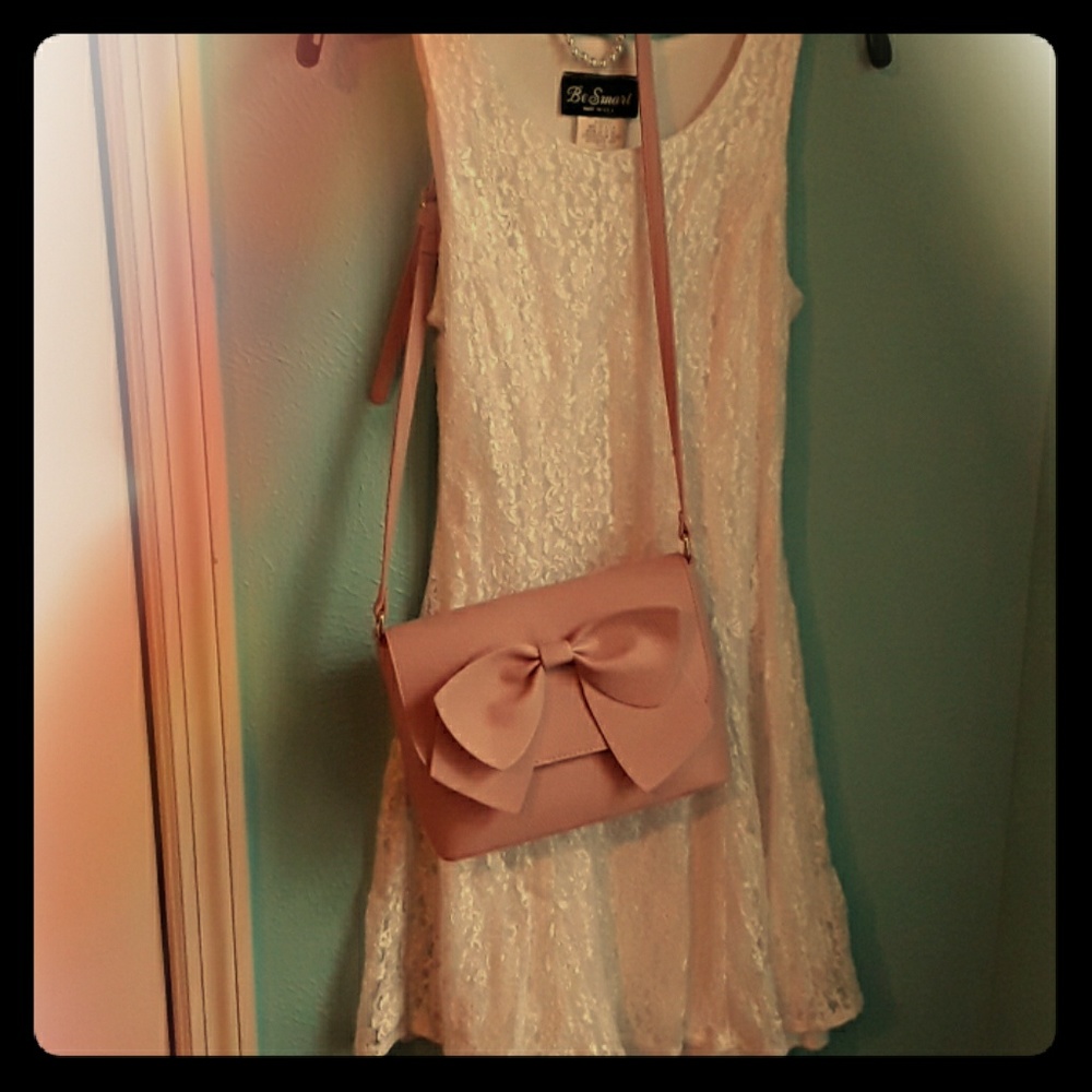 A white lace dress(accessories not included)